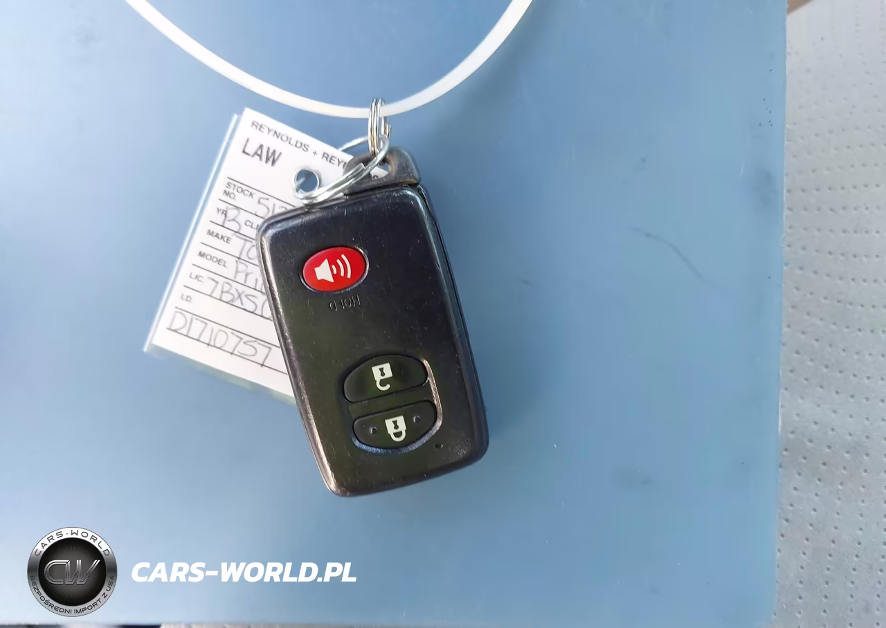 2013 Toyota Prius Two VIN:JTDKN3DUXD1710757 - 11