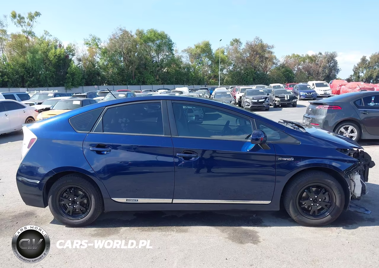 2013 Toyota Prius Two VIN:JTDKN3DUXD1710757 - 14