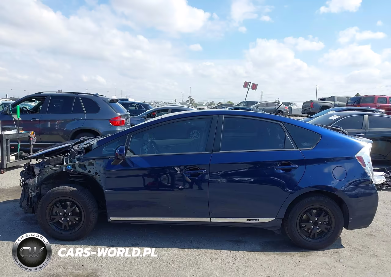2013 Toyota Prius Two VIN:JTDKN3DUXD1710757 - 15