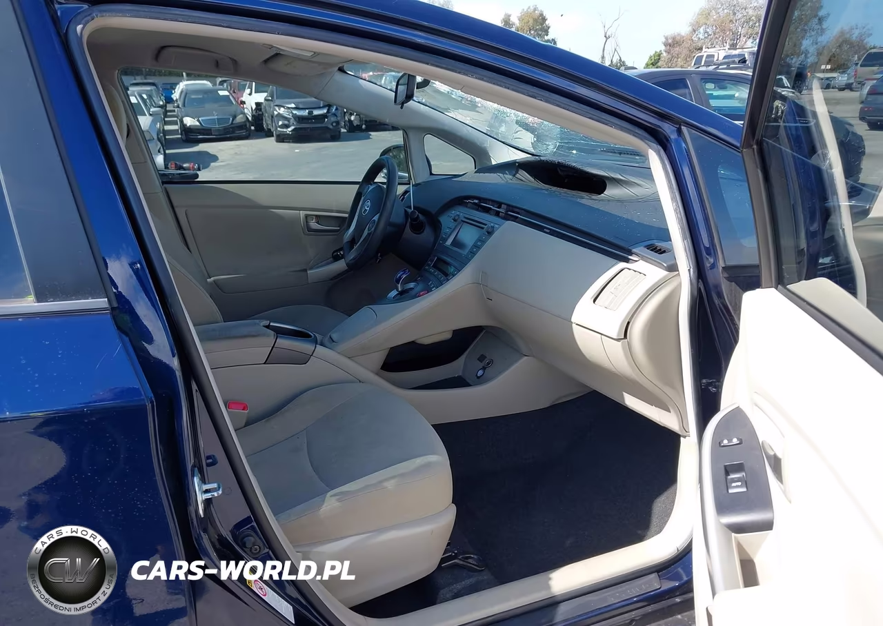 2013 Toyota Prius Two VIN:JTDKN3DUXD1710757 - 5