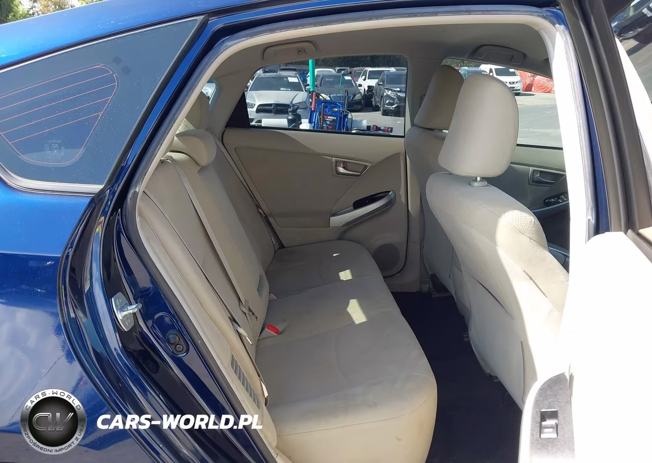 2013 Toyota Prius Two VIN:JTDKN3DUXD1710757 - 8
