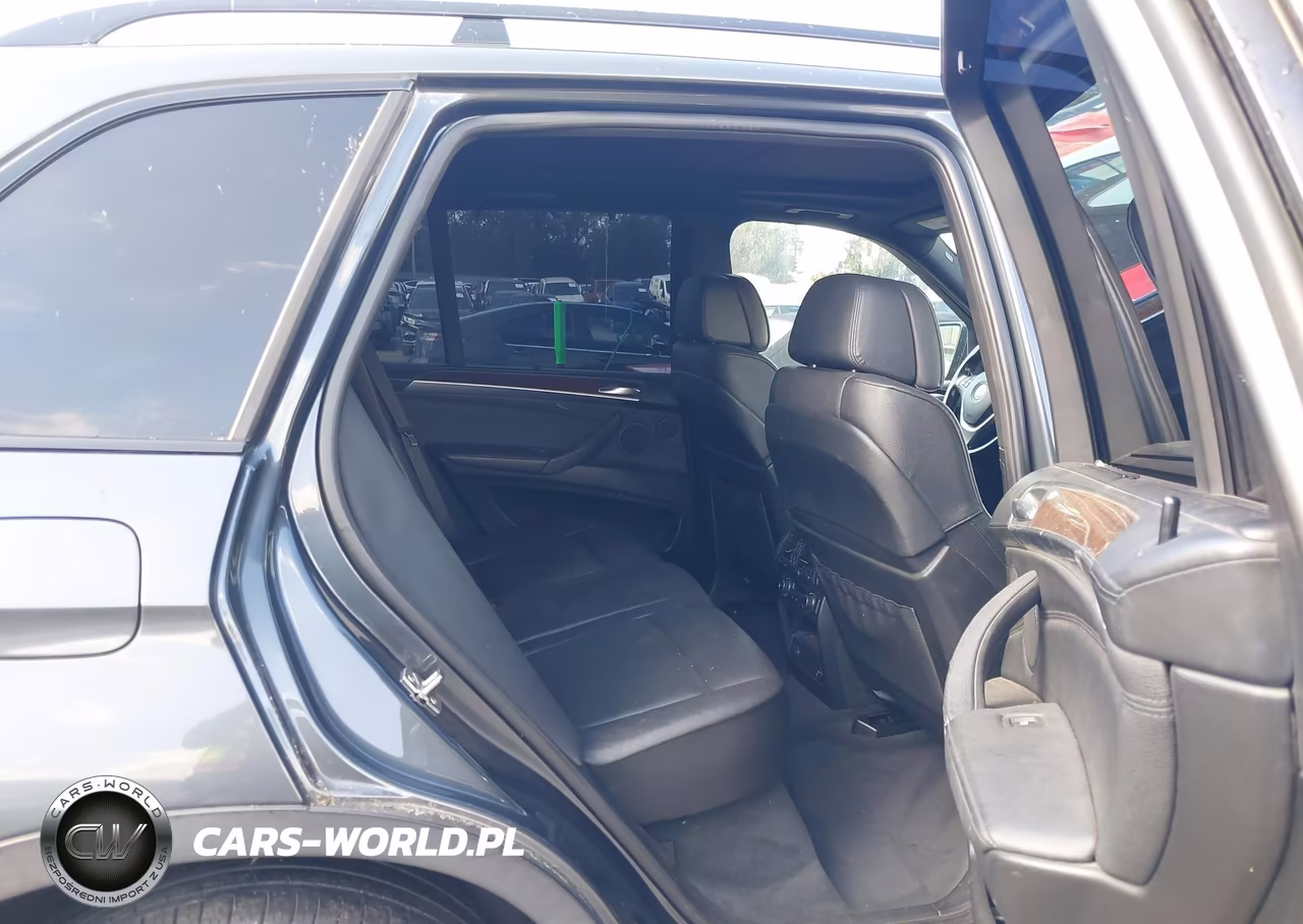 2013 BMW X5 xDrive50I VIN:5UXZV8C58DL898655 - 8