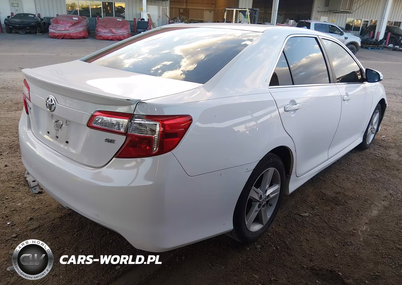 2013 Toyota Camry Se VIN:4T1BF1FK6DU211834 - 4