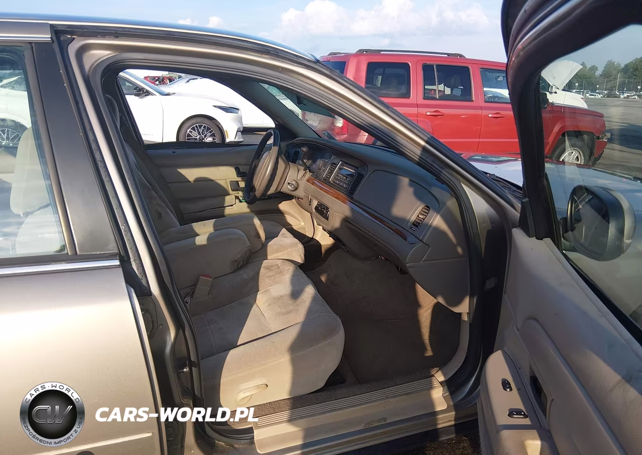 2003 Ford Crown Victoria Standard VIN:2FAFP73W63X116524 - 5