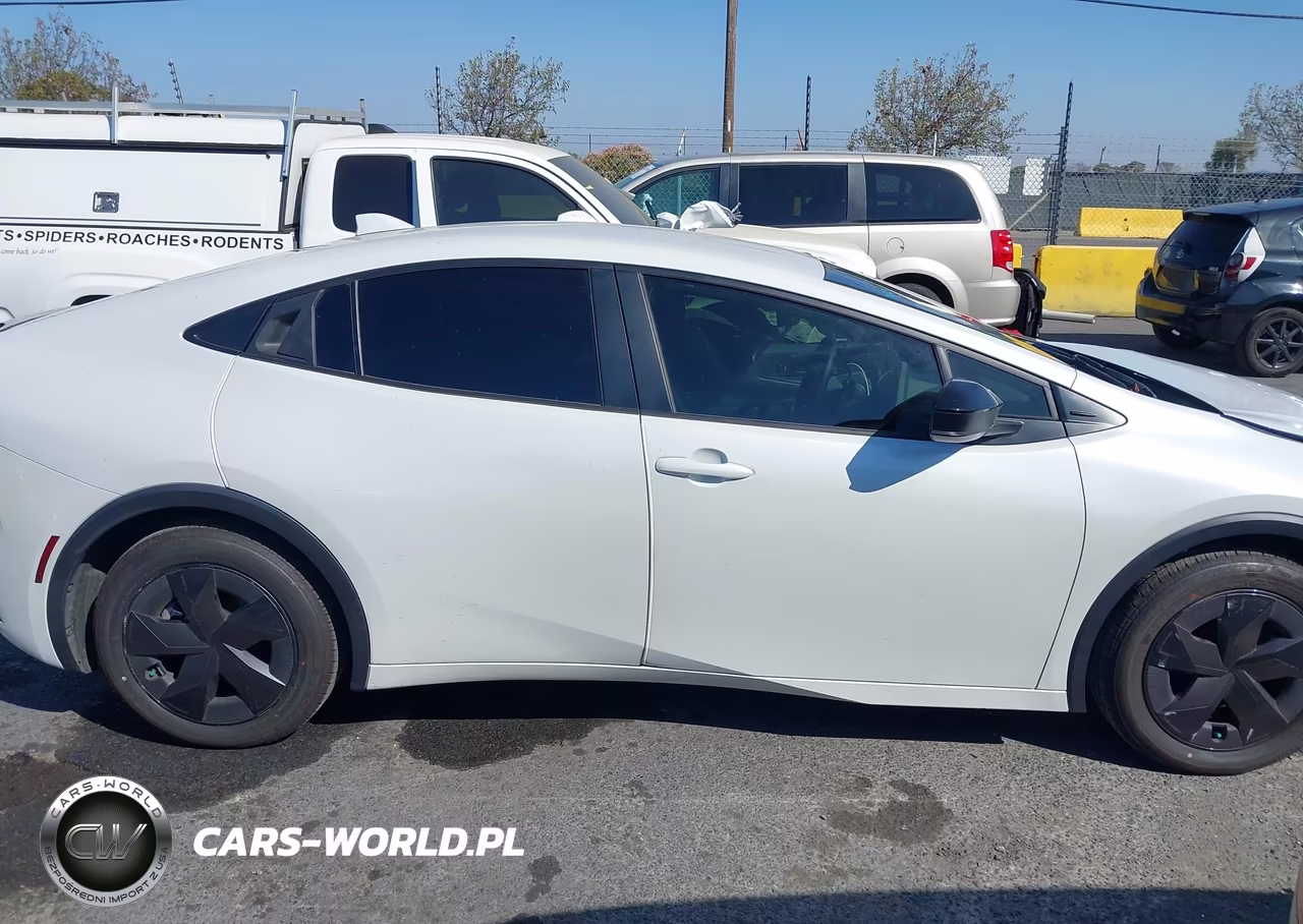 2024 Toyota Prius Le VIN:JTDACAAU3R3029667 - 13