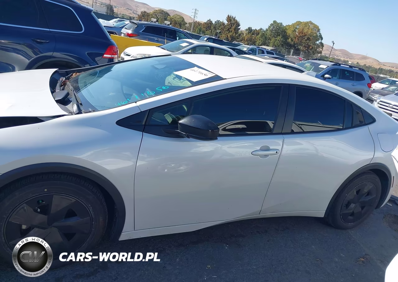 2024 Toyota Prius Le VIN:JTDACAAU3R3029667 - 14
