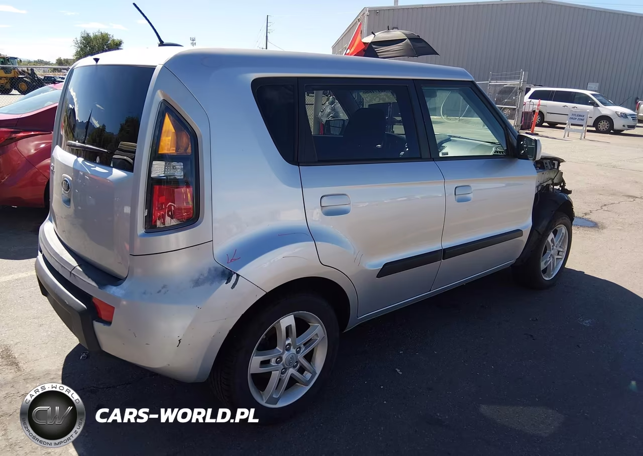 2010 Kia Soul + VIN:KNDJT2A24A7703083 - 4