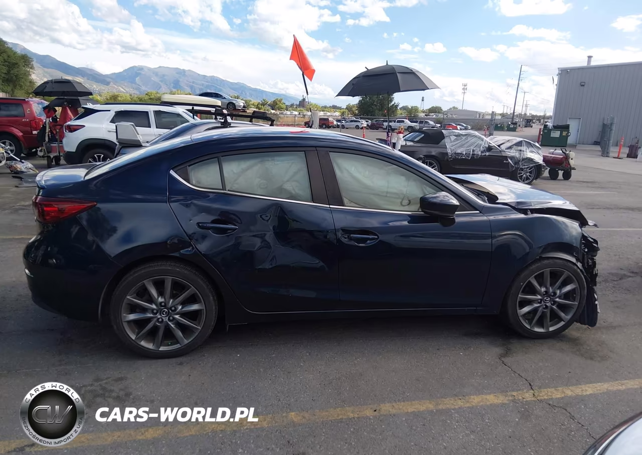 2018 Mazda Mazda3 Touring VIN:3MZBN1V35JM163743 - 12