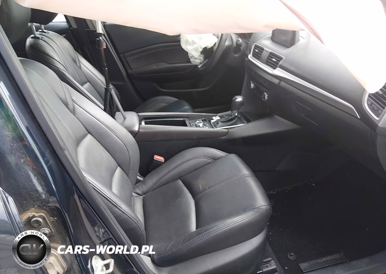 2018 Mazda Mazda3 Touring VIN:3MZBN1V35JM163743 - 5