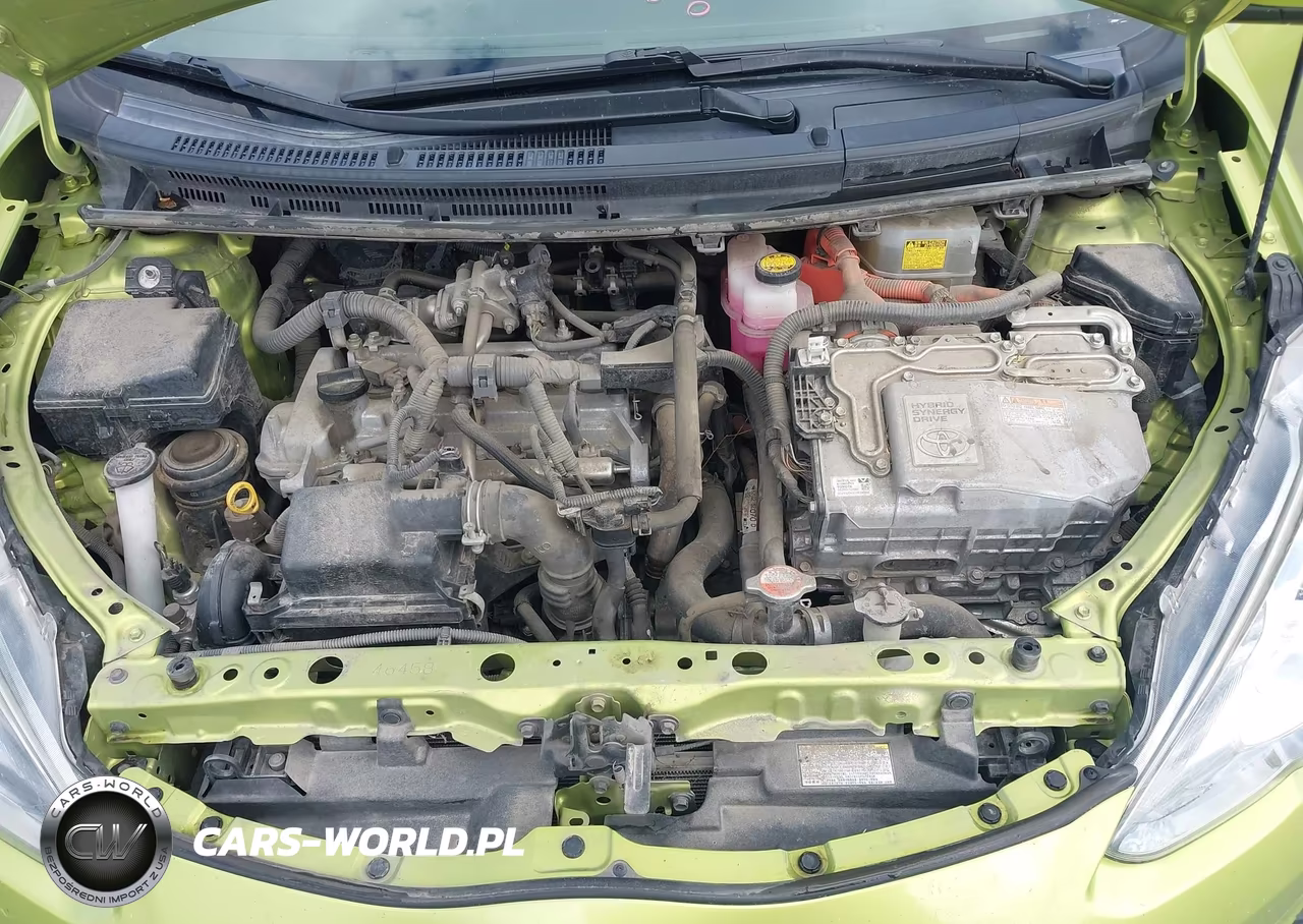 2016 Toyota Prius C Two VIN:JTDKDTB33G1133751 - 10