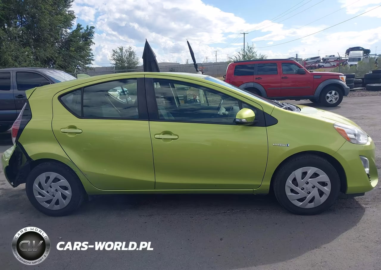 2016 Toyota Prius C Two VIN:JTDKDTB33G1133751 - 13