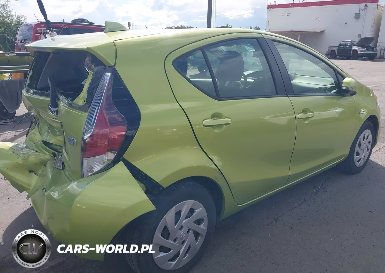 2016 Toyota Prius C Two VIN:JTDKDTB33G1133751 - 4