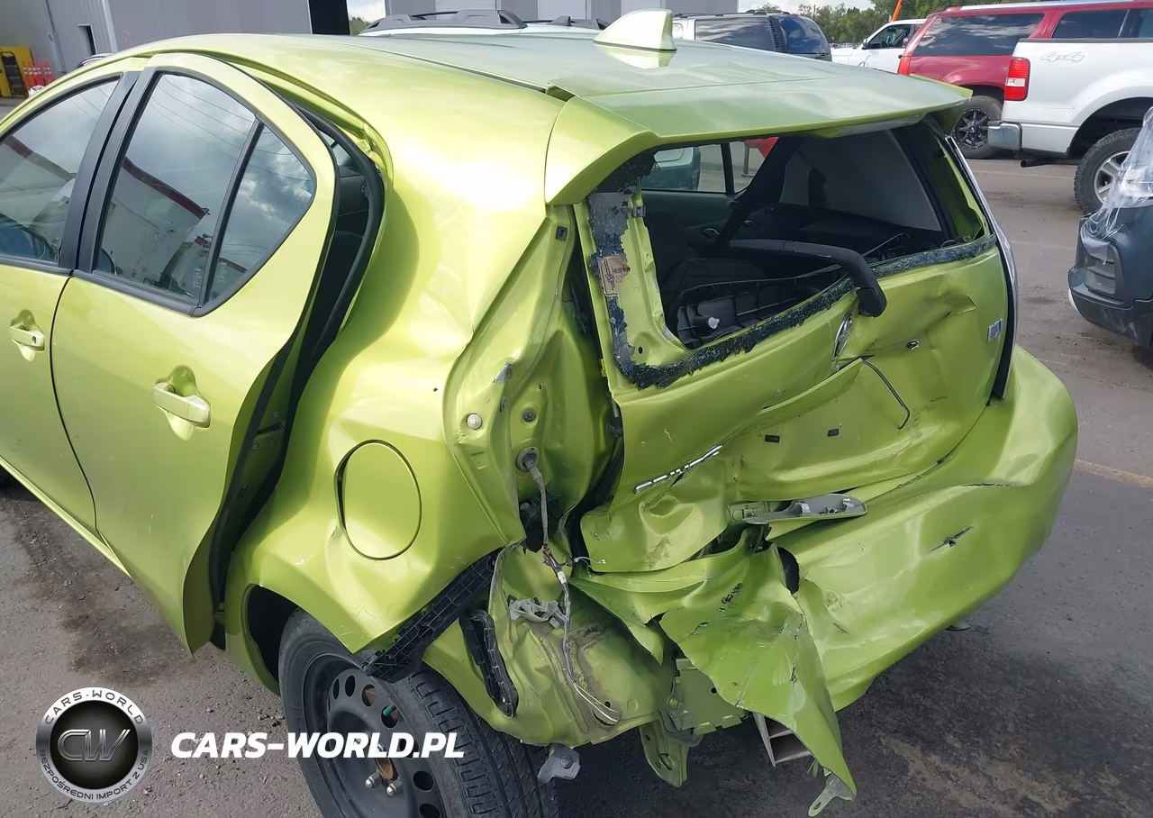 2016 Toyota Prius C Two VIN:JTDKDTB33G1133751 - 6