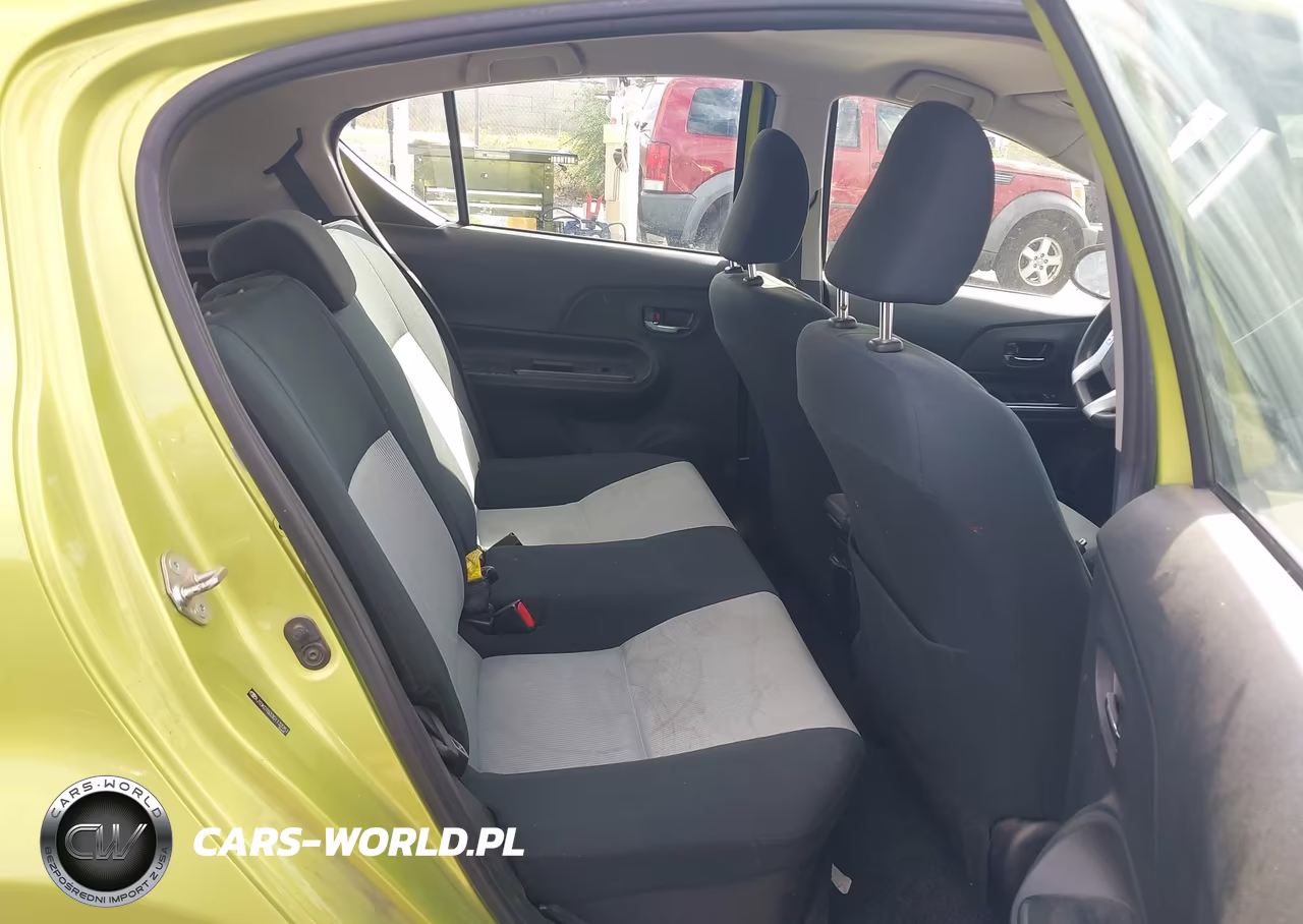 2016 Toyota Prius C Two VIN:JTDKDTB33G1133751 - 8