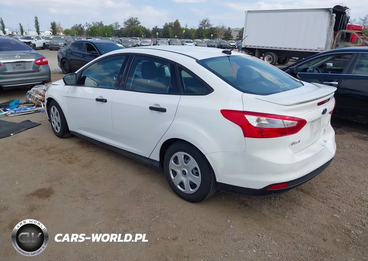 2014 Ford Focus S VIN:1FADP3E27EL374965 - 3