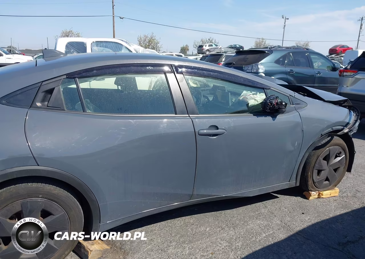 2025 Toyota Prius Le VIN:JTDACAAU0S3051695 - 14