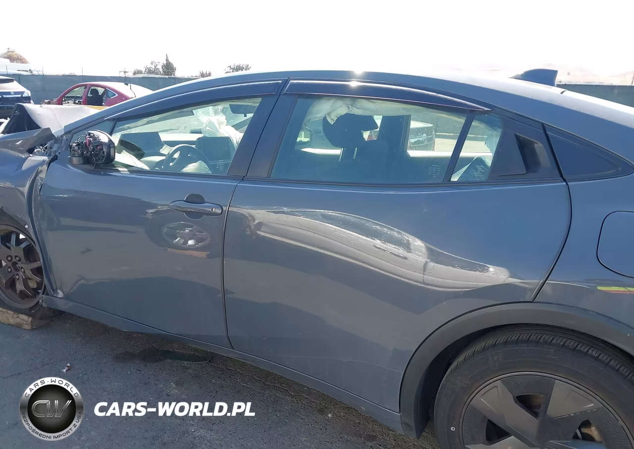 2025 Toyota Prius Le VIN:JTDACAAU0S3051695 - 15