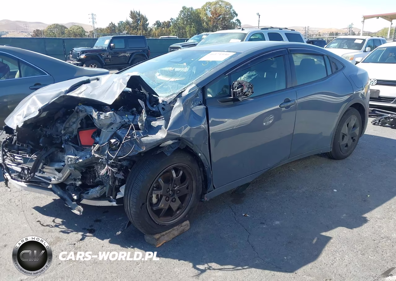 2025 Toyota Prius Le VIN:JTDACAAU0S3051695 - 2
