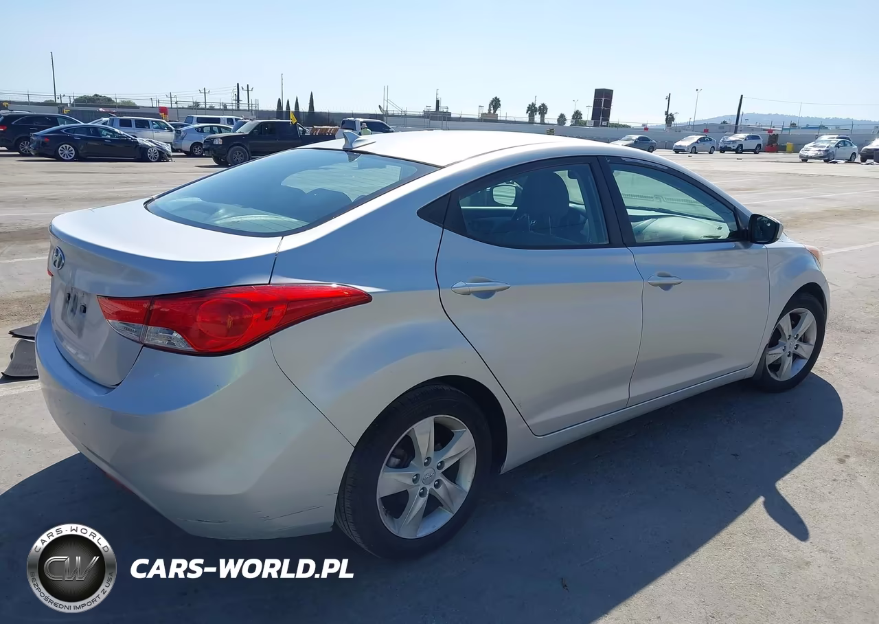 2013 Hyundai Elantra Gls VIN:KMHDH4AE5DU753366 - 4