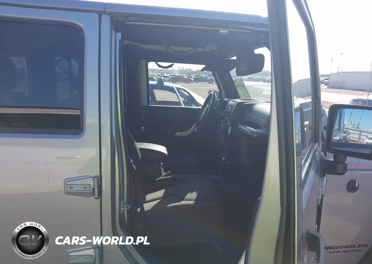 2014 Jeep Wrangler Unlimited Rubicon VIN:1C4BJWFG4EL292142 - 5