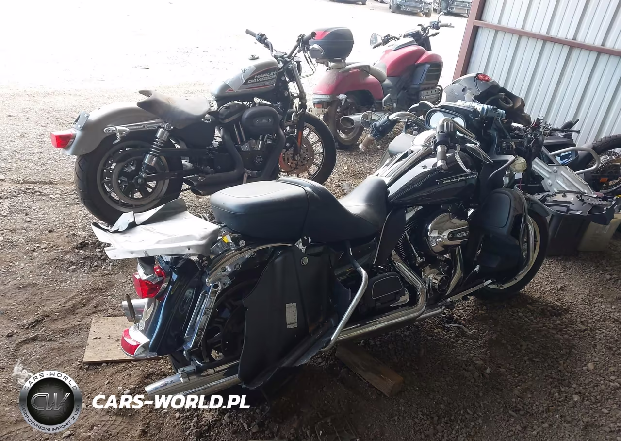2016 Harley-Davidson Fltru VIN:1HD1KGL13GB604022 - 11