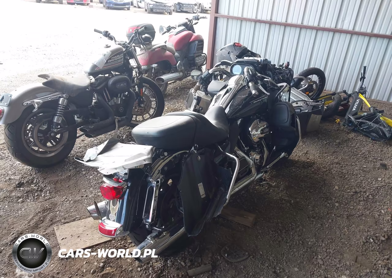 2016 Harley-Davidson Fltru VIN:1HD1KGL13GB604022 - 4