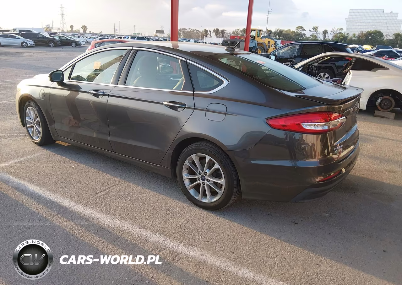 2019 Ford Fusion Energi Titanium VIN:3FA6P0SU9KR114576 - 3