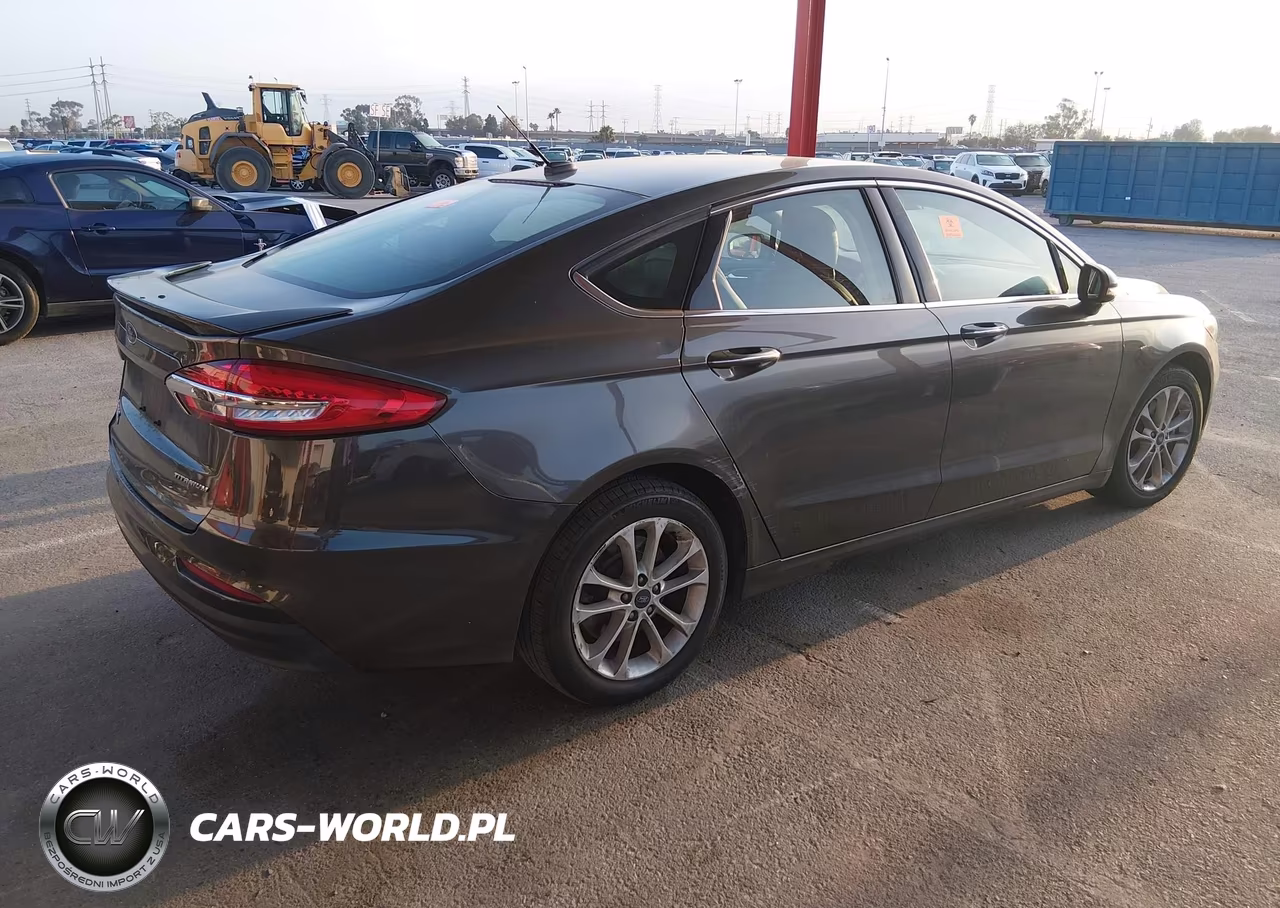 2019 Ford Fusion Energi Titanium VIN:3FA6P0SU9KR114576 - 4