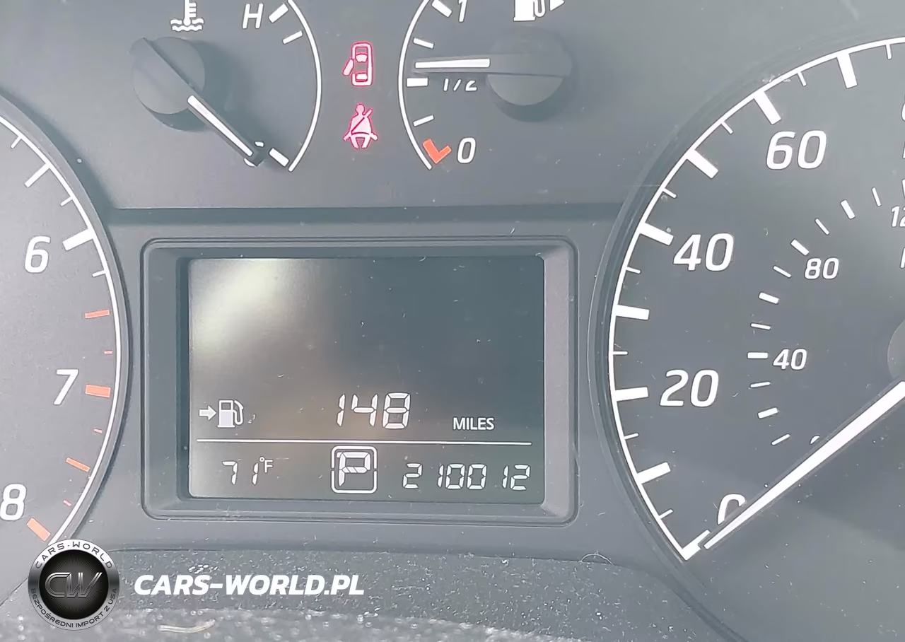 2016 Nissan Sentra S VIN:3N1AB7AP3GY304039 - 15