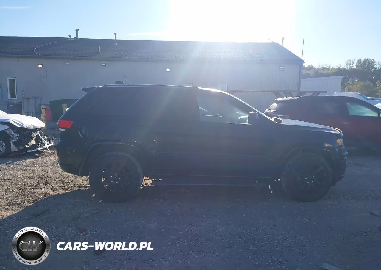 2017 Jeep Grand Cherokee Altitude 4X4 VIN:1C4RJFAG0HC744601 - 13