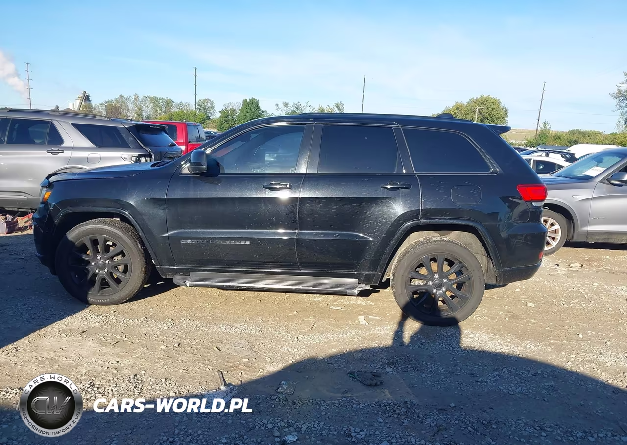 2017 Jeep Grand Cherokee Altitude 4X4 VIN:1C4RJFAG0HC744601 - 14