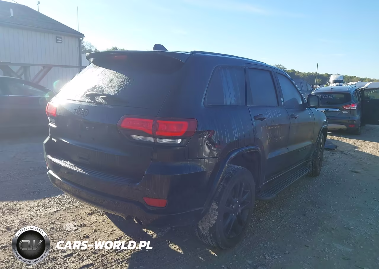 2017 Jeep Grand Cherokee Altitude 4X4 VIN:1C4RJFAG0HC744601 - 4
