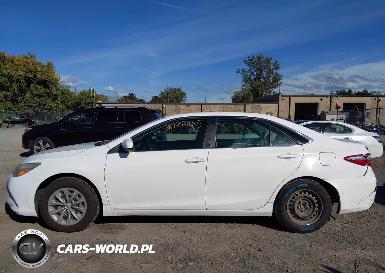 2015 Toyota Camry Le VIN:4T1BF1FK3FU050815 - 14