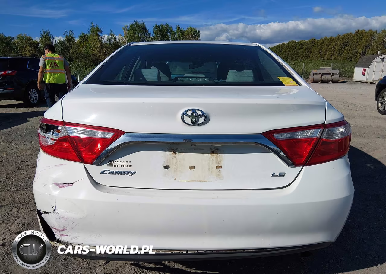 2015 Toyota Camry Le VIN:4T1BF1FK3FU050815 - 16