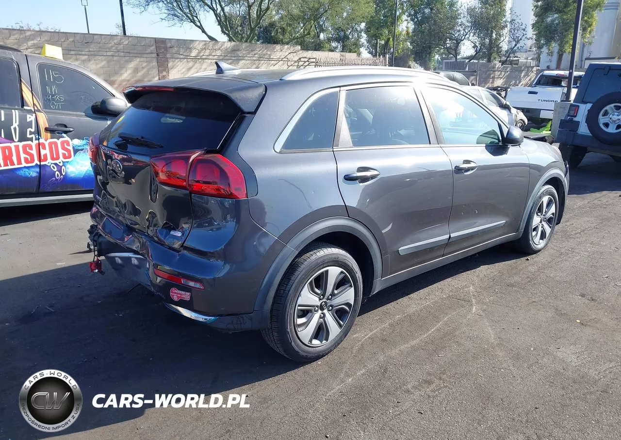 2018 Kia Niro Plug-In Hybrid Lx VIN:KNDCM3LD8J5163940 - 4