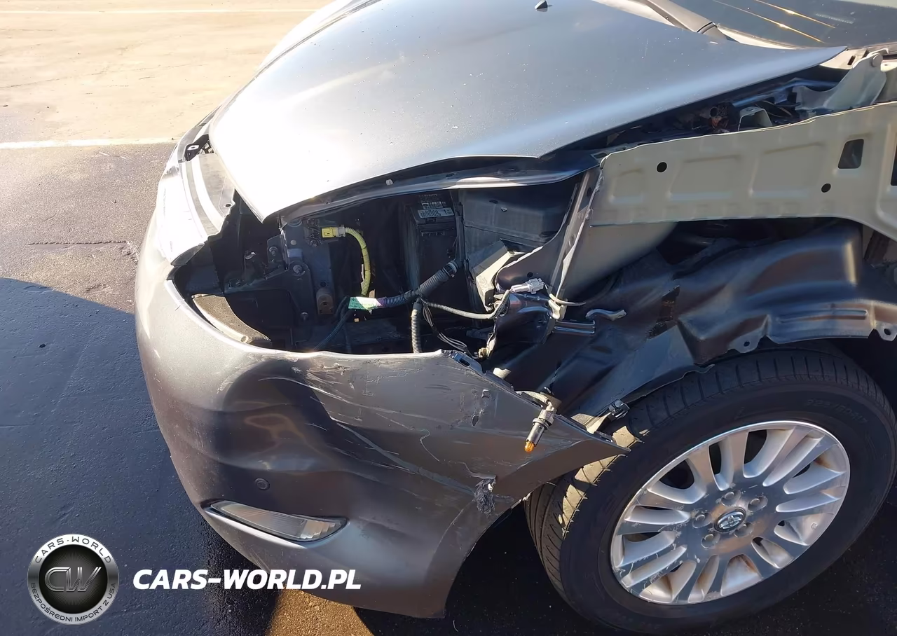 2010 Toyota Sienna Limited VIN:5TDDK4CC0AS033328 - 18