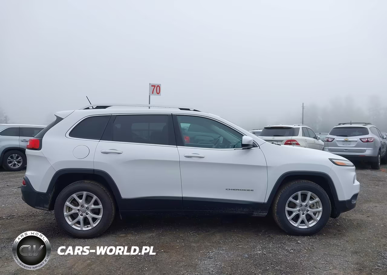 2018 Jeep Cherokee Latitude 4X4 VIN:1C4PJMCB8JD528654 - 13