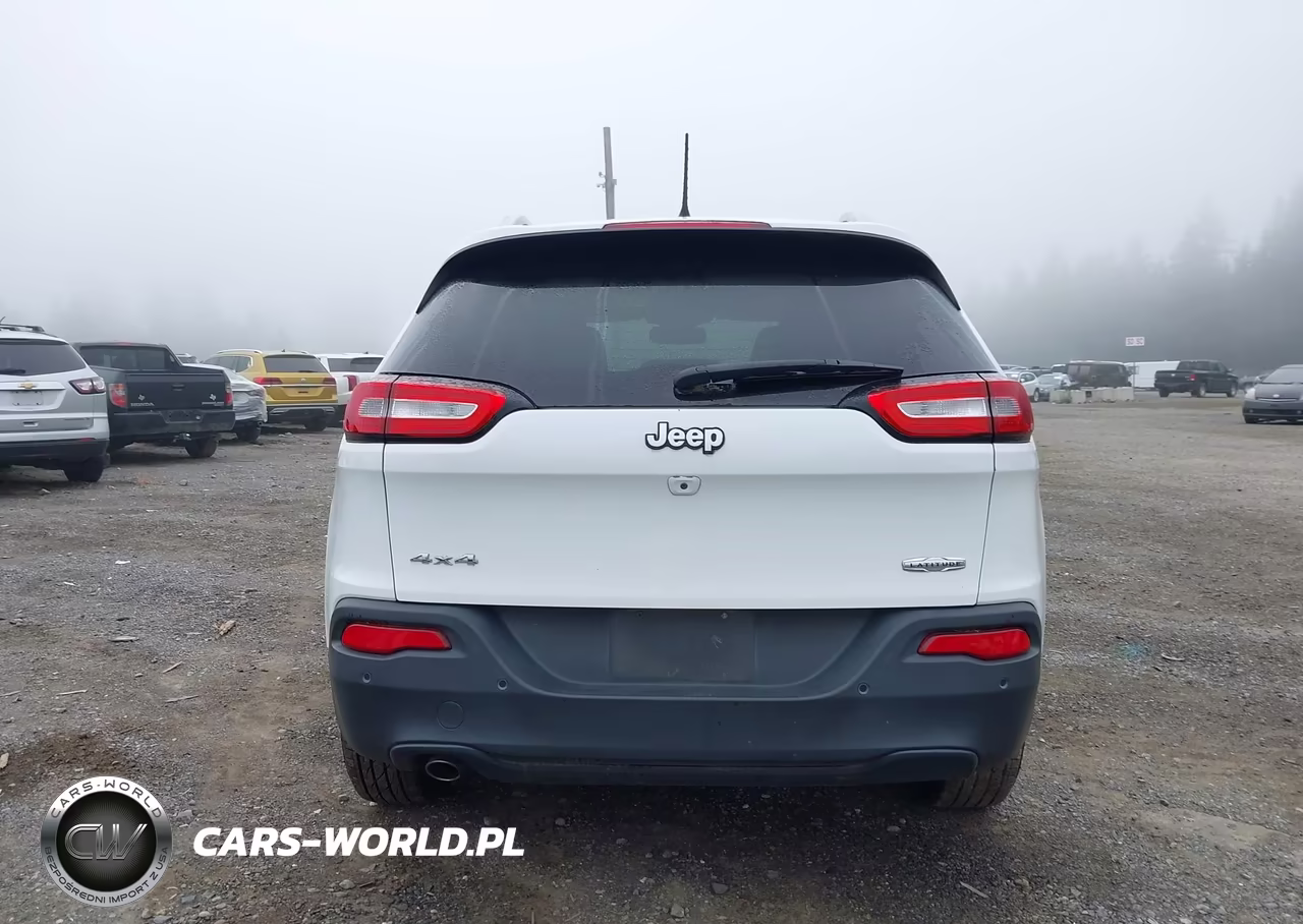 2018 Jeep Cherokee Latitude 4X4 VIN:1C4PJMCB8JD528654 - 16