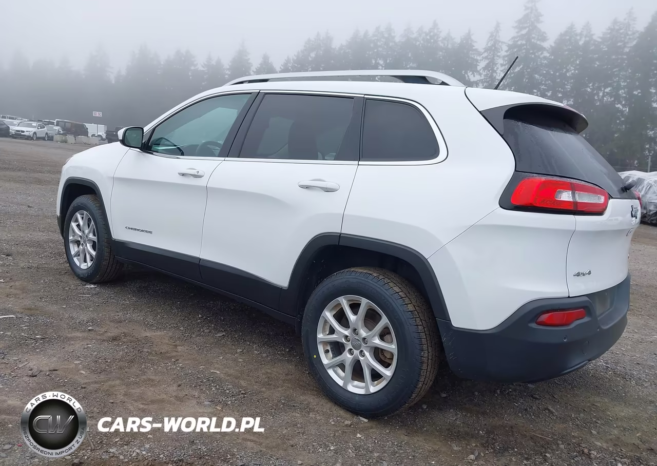 2018 Jeep Cherokee Latitude 4X4 VIN:1C4PJMCB8JD528654 - 3