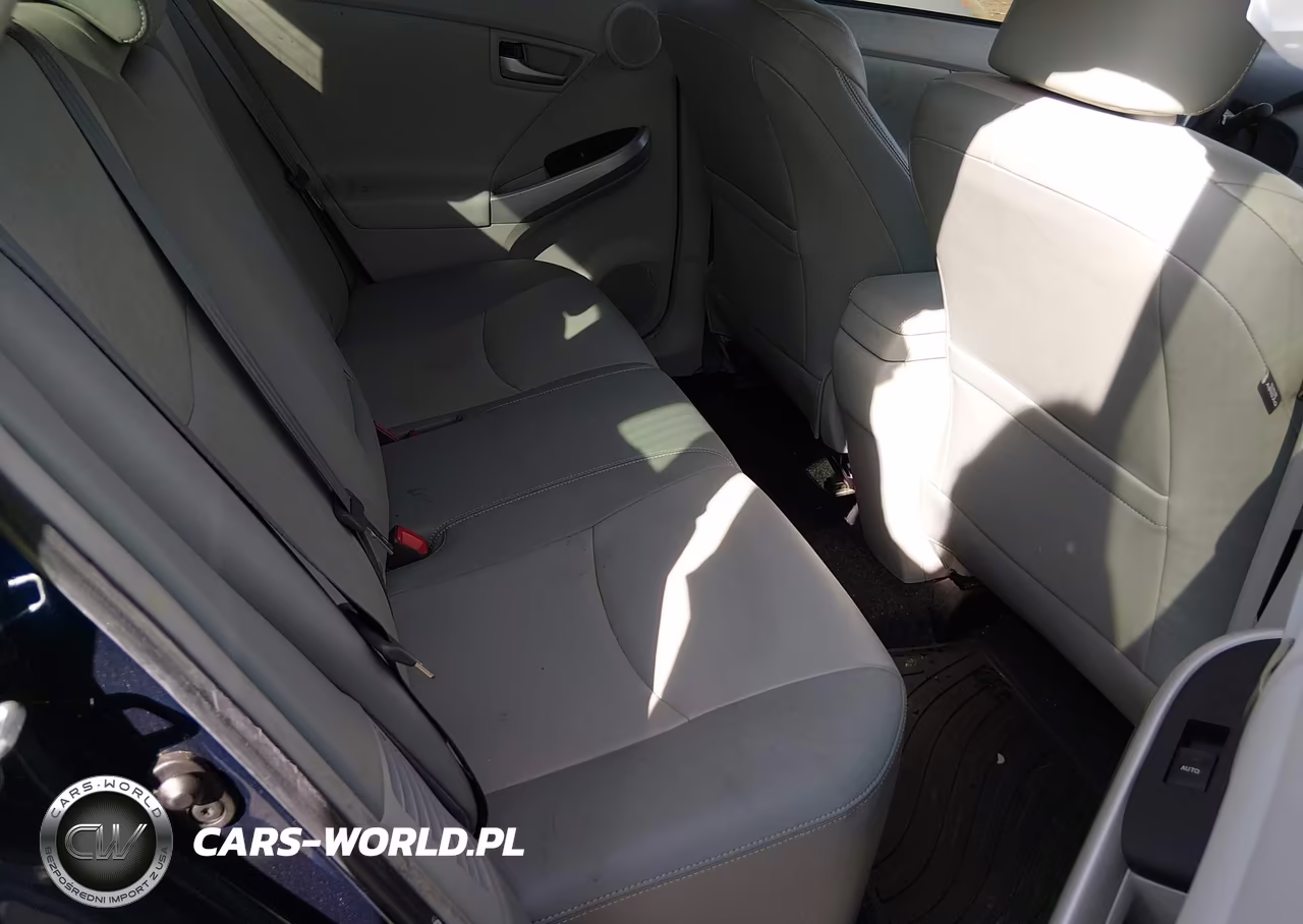 2015 Toyota Prius Four VIN:JTDKN3DU1F1914138 - 8