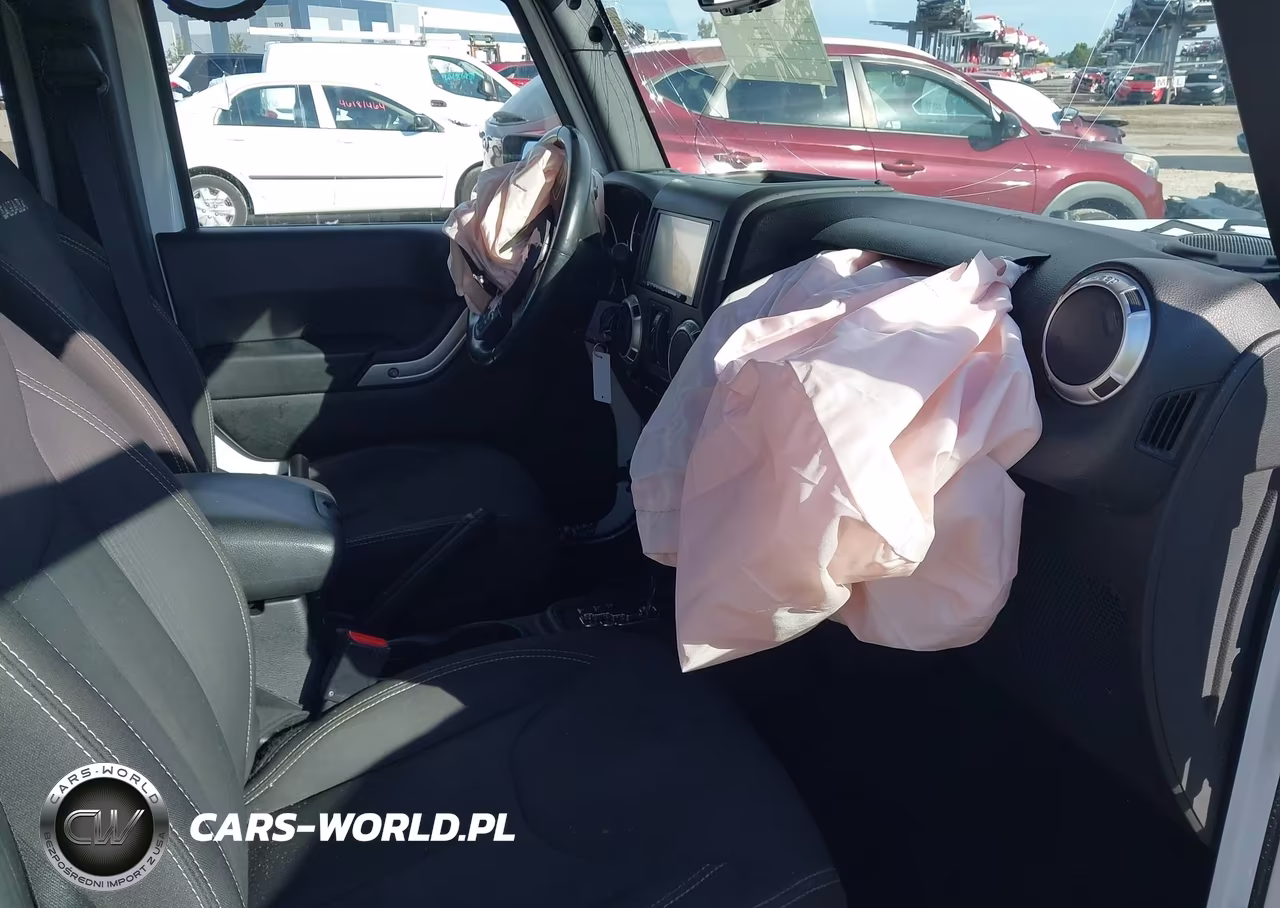 2018 Jeep Wrangler Jk Unlimited Sahara 4X4 VIN:1C4BJWEG1JL924414 - 5