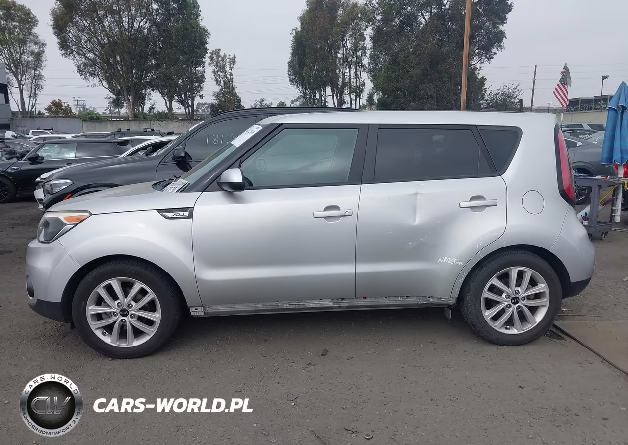 2018 Kia Soul + VIN:KNDJP3A5XJ7526995 - 15