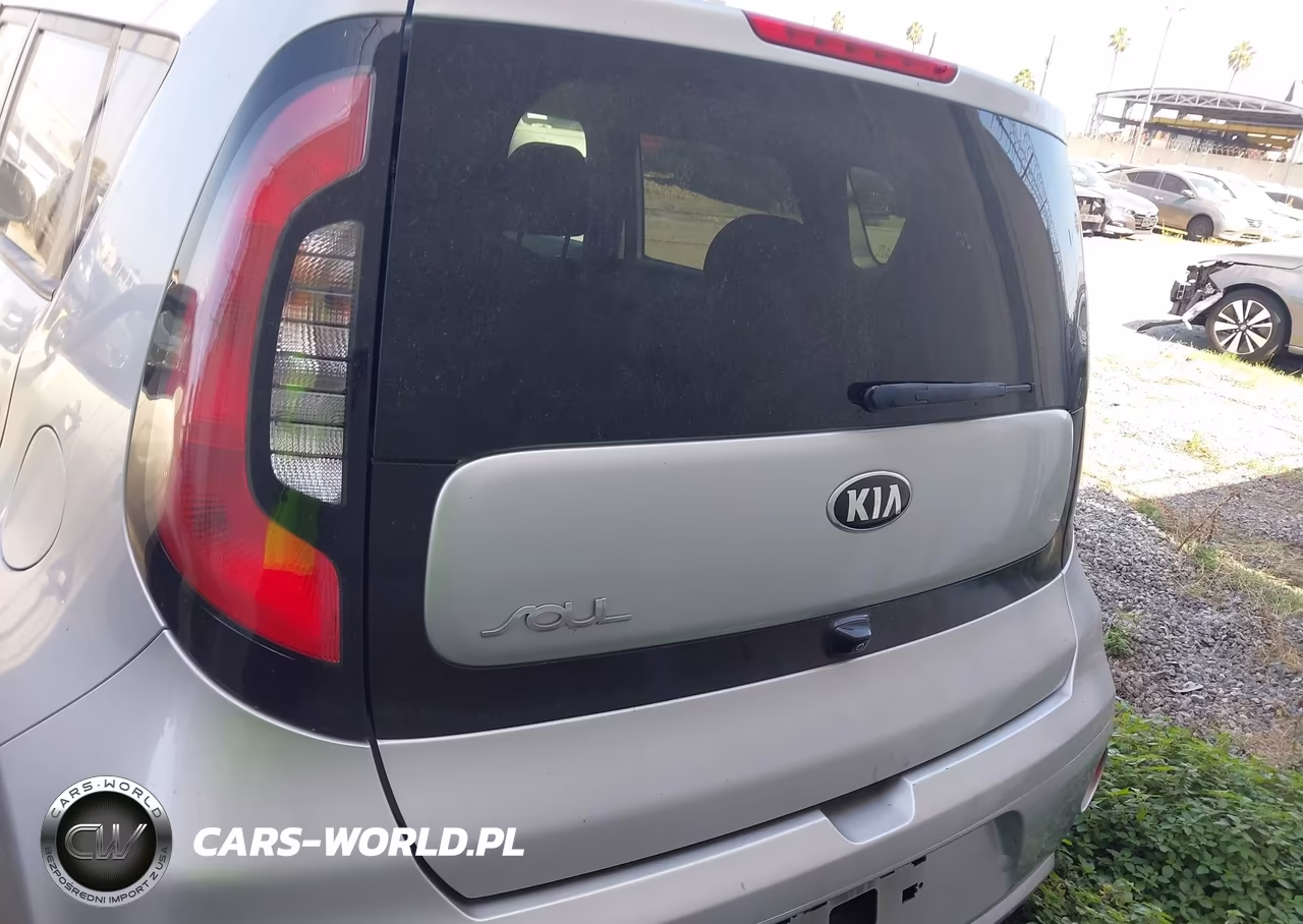 2018 Kia Soul + VIN:KNDJP3A5XJ7526995 - 17