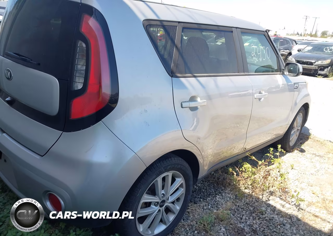 2018 Kia Soul + VIN:KNDJP3A5XJ7526995 - 4