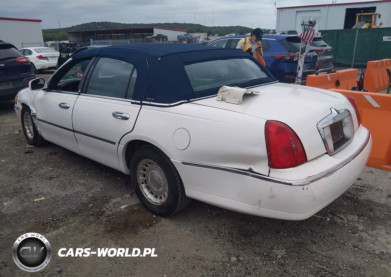 1998 Lincoln Town Car Executive VIN:1LNFM81W8WY657036 - 3