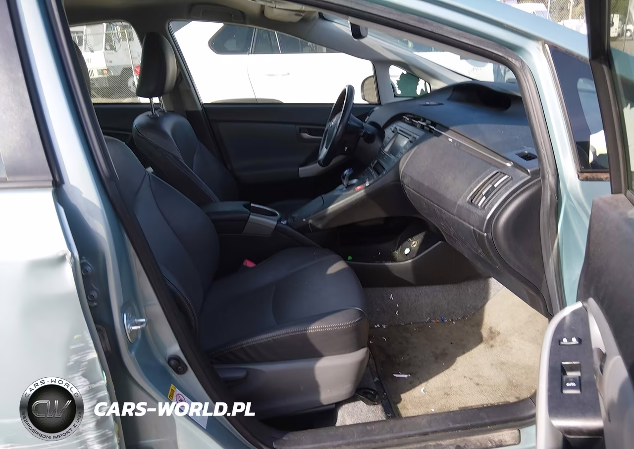 2012 Toyota Prius Four VIN:JTDKN3DUXC5381713 - 5
