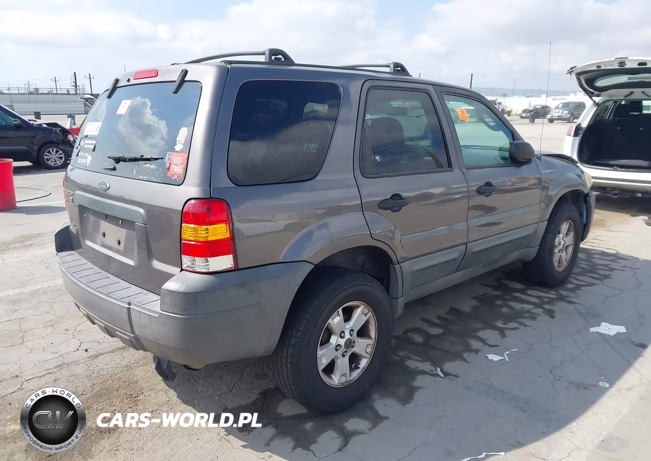 2005 Ford Escape Xlt VIN:1FMYU03195KB07888 - 4