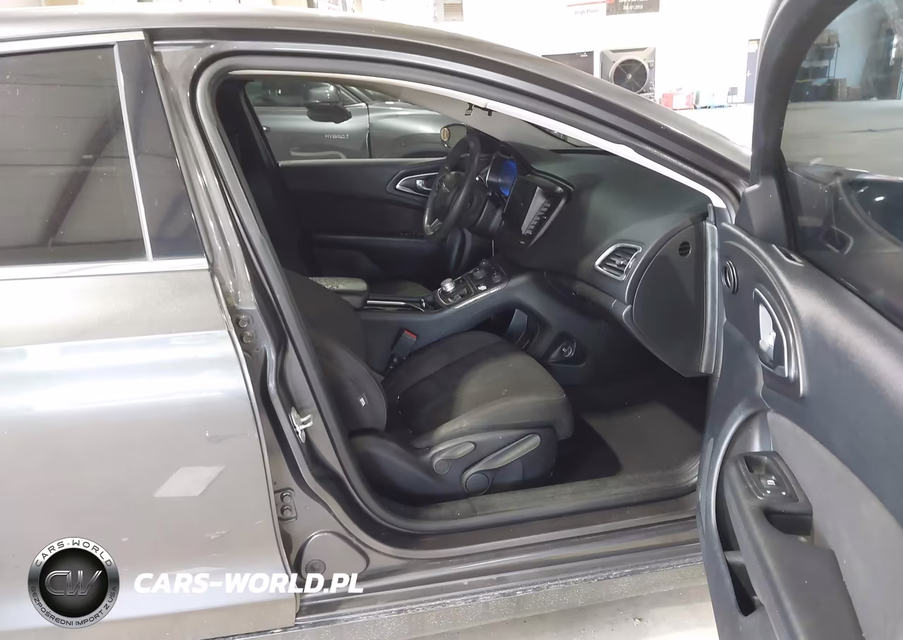 2015 Chrysler 200 Limited VIN:1C3CCCAB2FN679405 - 5