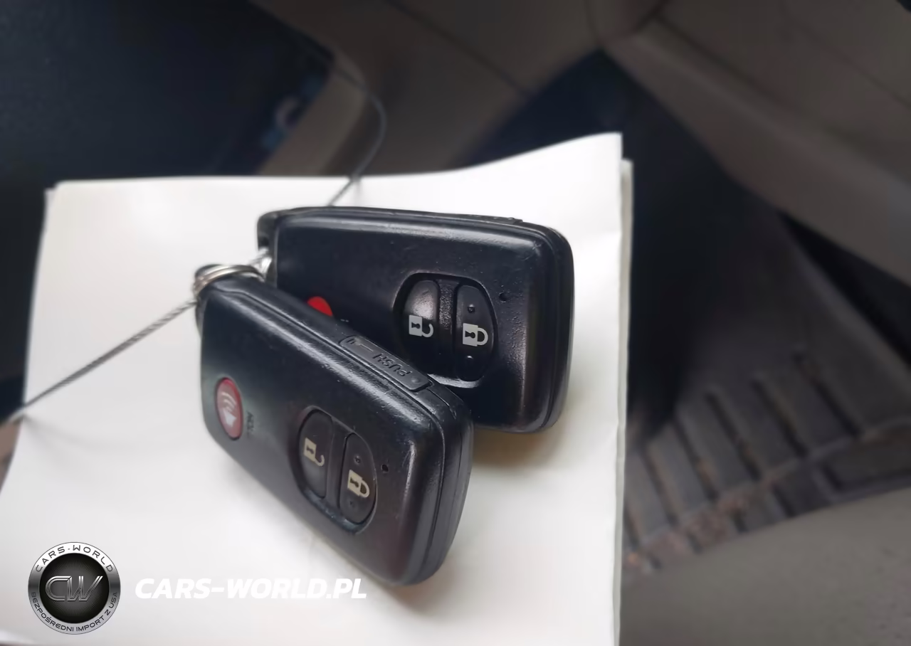 2015 Toyota Prius Two VIN:JTDKN3DU4F1897271 - 11