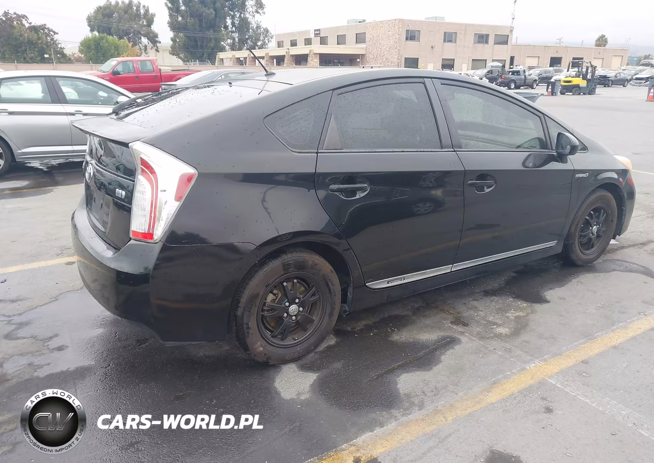 2015 Toyota Prius Two VIN:JTDKN3DU4F1897271 - 4